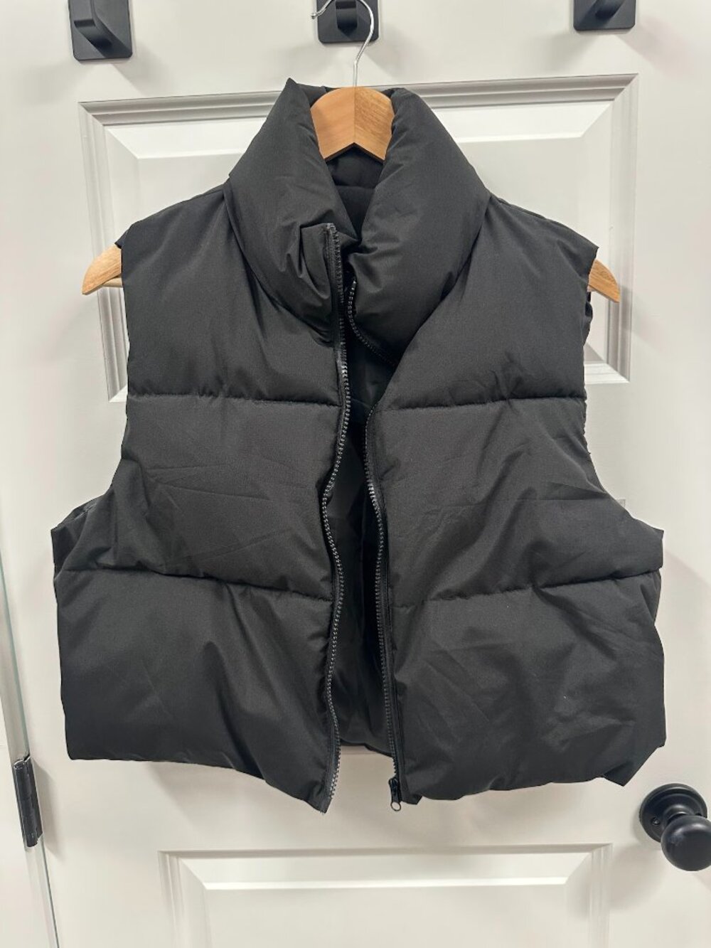 Katch Me Women's Black Crop Vest size M